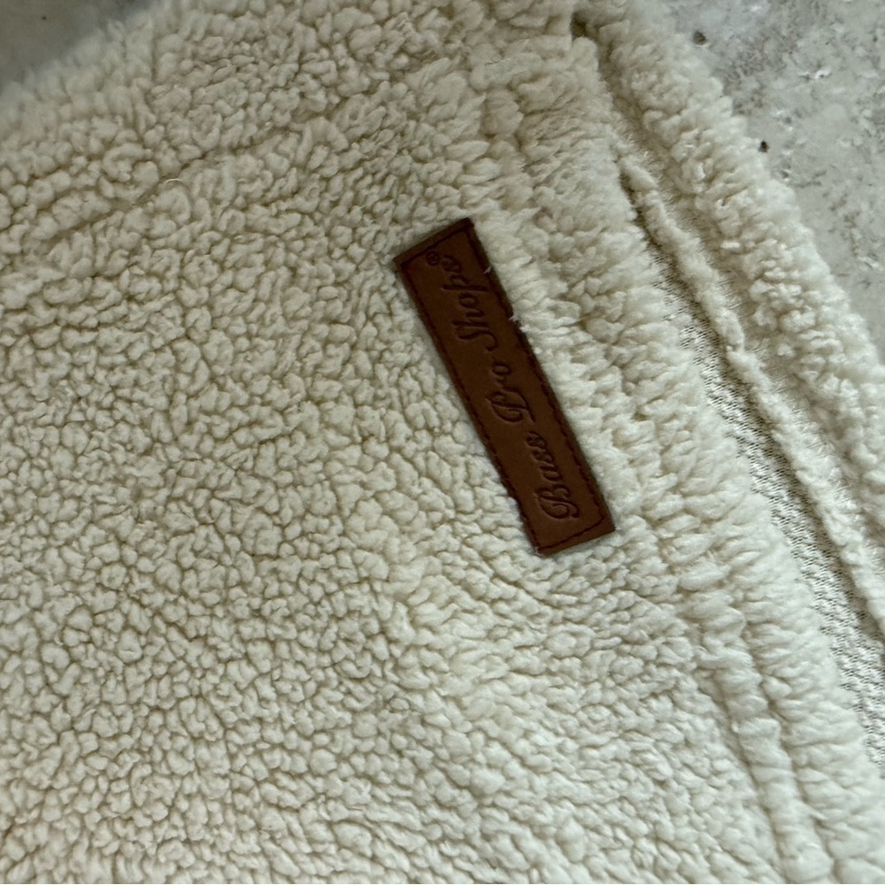 Brand new condition Bass pro shop XL Sherpa - Picture 2 of 4